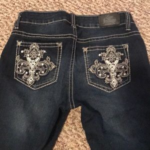 Love indigo size 6 capri. Dark wash. Stretchy.